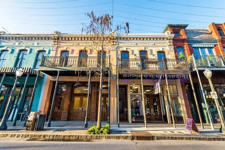 Апартаменты Dauphin District Darling #4 Downtown, Dining Мобил Экстерьер фото